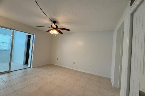 Condo in New Port Richey, Florida, 1 bedroom  № 1902082 - photo 9