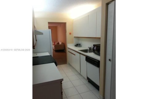 Appartement à louer à Pembroke Pines, Floride: 2 chambres, 102.19 m2 № 2069615 - photo 3