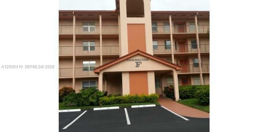 Appartement à Pembroke Pines, Floride 2 chambres, 102.19 m2 № 2069615