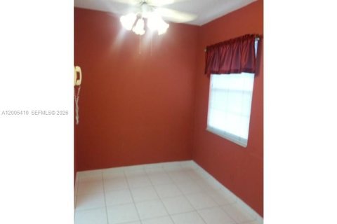 Appartement à louer à Pembroke Pines, Floride: 2 chambres, 102.19 m2 № 2069615 - photo 2