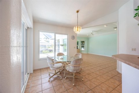 Casa en venta en Cape Coral, Florida, 3 dormitorios № 1923213 - foto 20