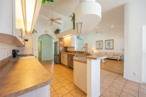 Casa en venta en Cape Coral, Florida, 3 dormitorios № 1923213 - foto 14