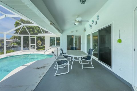 Casa en venta en Cape Coral, Florida, 3 dormitorios № 1923213 - foto 3