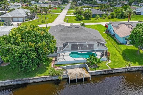 Casa en venta en Cape Coral, Florida, 3 dormitorios № 1923213 - foto 9