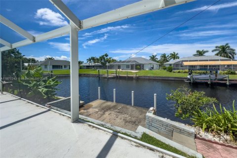 Casa en venta en Cape Coral, Florida, 3 dormitorios № 1923213 - foto 5
