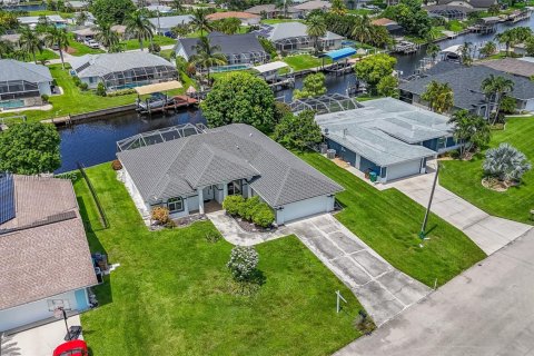 Casa en venta en Cape Coral, Florida, 3 dormitorios № 1923213 - foto 6