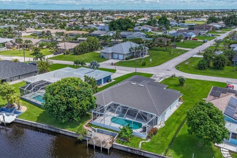Casa en venta en Cape Coral, Florida, 3 dormitorios № 1923213 - foto 8