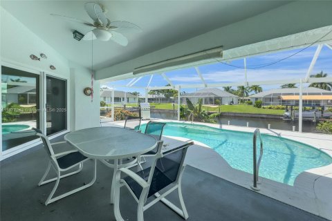 Casa en venta en Cape Coral, Florida, 3 dormitorios № 1923213 - foto 2