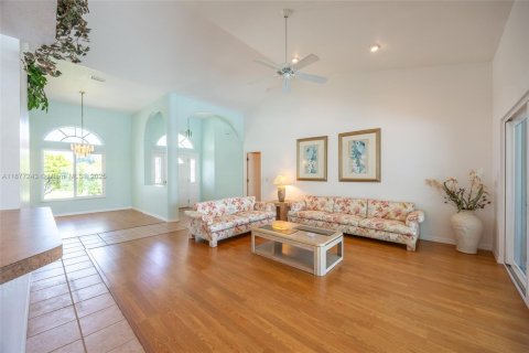 Casa en venta en Cape Coral, Florida, 3 dormitorios № 1923213 - foto 21