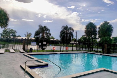 Apartment in Belle Glade, Florida 3 bedrooms, 88.26 sq.m. № 1952787 - photo 15