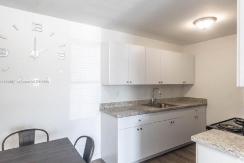 Apartment in Belle Glade, Florida 3 bedrooms, 88.26 sq.m. № 1952787 - photo 5