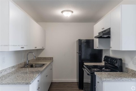 Apartment in Belle Glade, Florida 3 bedrooms, 88.26 sq.m. № 1952787 - photo 4