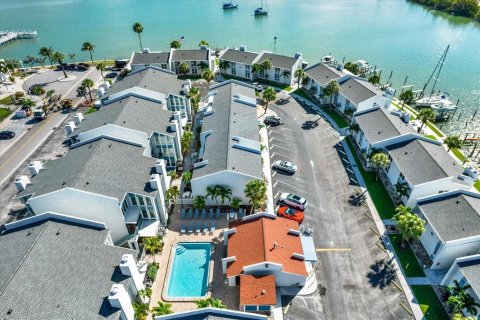 Condo in Madeira Beach, Florida, 1 bedroom  № 2149226 - photo 29