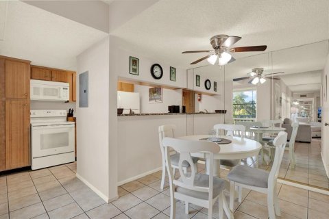 Condo in Madeira Beach, Florida, 1 bedroom  № 2149226 - photo 8