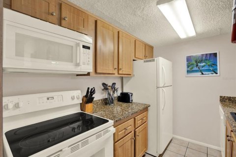 Condo in Madeira Beach, Florida, 1 bedroom  № 2149226 - photo 7