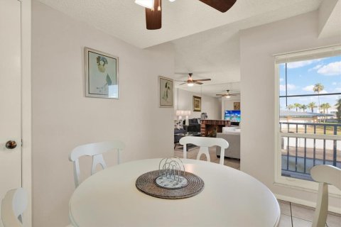 Condo in Madeira Beach, Florida, 1 bedroom  № 2149226 - photo 9