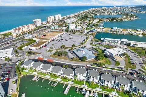 Condo in Madeira Beach, Florida, 1 bedroom  № 2149226 - photo 19