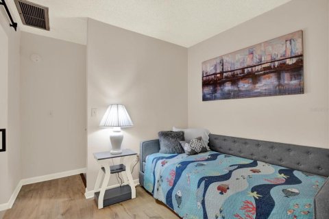 Condo in Madeira Beach, Florida, 1 bedroom  № 2149226 - photo 14