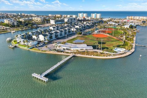 Condo in Madeira Beach, Florida, 1 bedroom  № 2149226 - photo 18