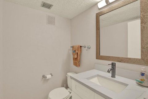 Condo in Madeira Beach, Florida, 1 bedroom  № 2149226 - photo 10