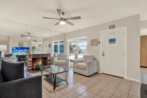 Condo in Madeira Beach, Florida, 1 bedroom  № 2149226 - photo 4