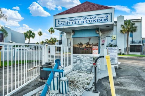 Condo in Madeira Beach, Florida, 1 bedroom  № 2149226 - photo 22