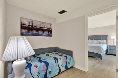 Condo in Madeira Beach, Florida, 1 bedroom  № 2149226 - photo 15