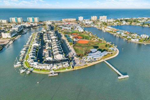 Condo in Madeira Beach, Florida, 1 bedroom  № 2149226 - photo 20