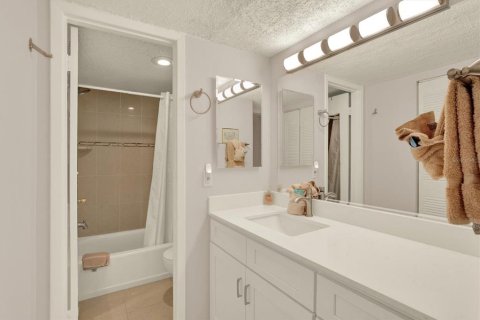 Condo in Madeira Beach, Florida, 1 bedroom  № 2149226 - photo 13