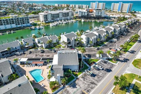 Condo in Madeira Beach, Florida, 1 bedroom  № 2149226 - photo 30