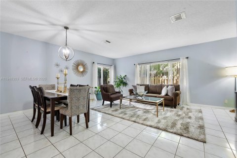 Touwnhouse à vendre à Tamarac, Floride: 2 chambres, 128.3 m2 № 2004477 - photo 8