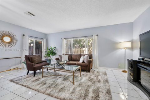 Touwnhouse à vendre à Tamarac, Floride: 2 chambres, 128.3 m2 № 2004477 - photo 9