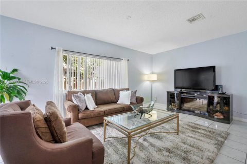 Touwnhouse à vendre à Tamarac, Floride: 2 chambres, 128.3 m2 № 2004477 - photo 10