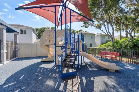 Touwnhouse à vendre à Tamarac, Floride: 2 chambres, 128.3 m2 № 2004477 - photo 23