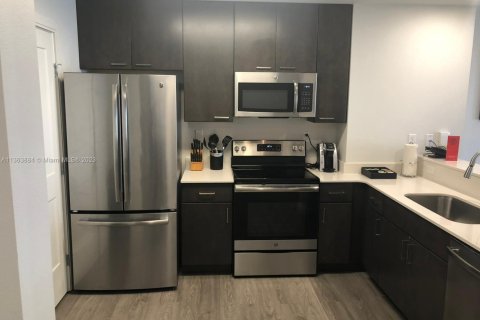 Купить кондоминиум в Уинтер-Гарден, Флорида 3 спальни, 129.69м2, № 2035340 - фото 2