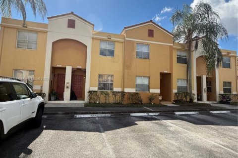 Adosado en alquiler en Sunrise, Florida, 2 dormitorios, 83.43 m2 № 1953279 - foto 1