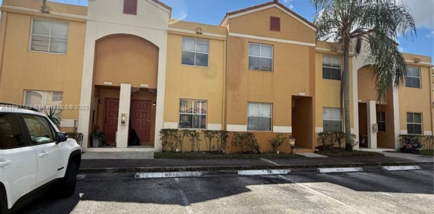 Adosado en Sunrise, Florida 2 dormitorios, 83.43 m2 № 1953279