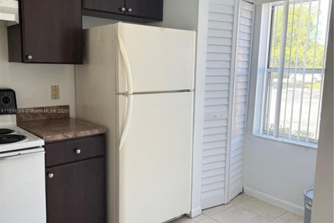 Adosado en alquiler en Sunrise, Florida, 2 dormitorios, 83.43 m2 № 1953279 - foto 3