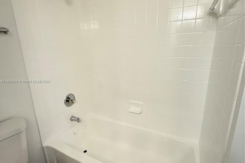 Adosado en alquiler en Sunrise, Florida, 2 dormitorios, 83.43 m2 № 1953279 - foto 9