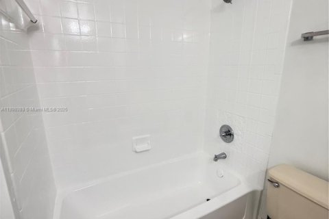 Adosado en alquiler en Sunrise, Florida, 2 dormitorios, 83.43 m2 № 1953279 - foto 8