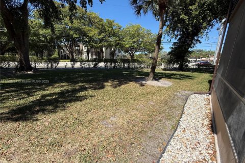 Condo in Tamarac, Florida, 2 bedrooms  № 1875385 - photo 27