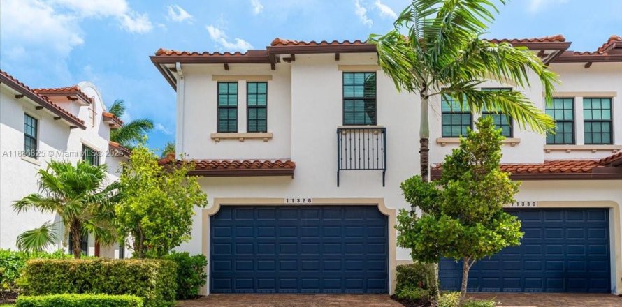 Townhouse in Pembroke Pines, Florida 3 bedrooms, 208.66 sq.m. № 1933519
