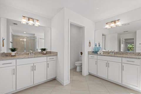 House in LORRAINE LAKES in Bradenton, Florida 5 bedrooms, 310.67 sq.m. № 1519342 - photo 28