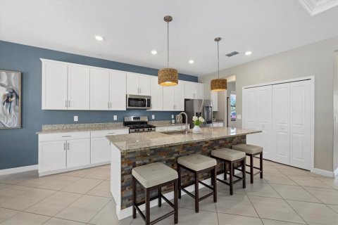 House in LORRAINE LAKES in Bradenton, Florida 5 bedrooms, 310.67 sq.m. № 1519342 - photo 16