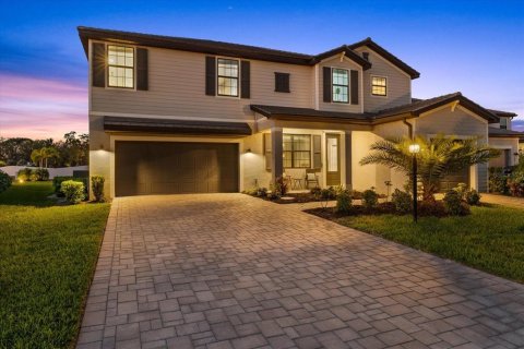 House in LORRAINE LAKES in Bradenton, Florida 5 bedrooms, 310.67 sq.m. № 1519342 - photo 2