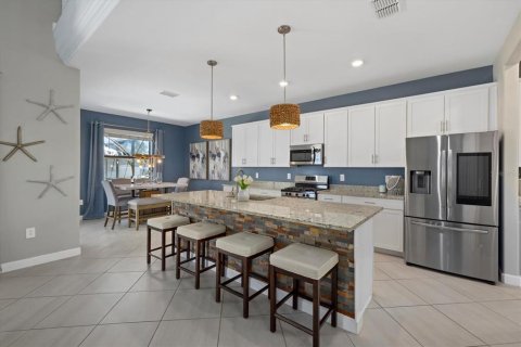 House in LORRAINE LAKES in Bradenton, Florida 5 bedrooms, 310.67 sq.m. № 1519342 - photo 14