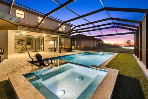 House in LORRAINE LAKES in Bradenton, Florida 5 bedrooms, 310.67 sq.m. № 1519342 - photo 5