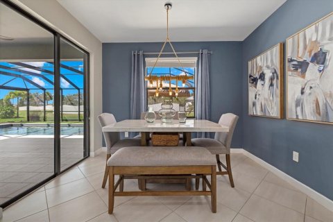 House in LORRAINE LAKES in Bradenton, Florida 5 bedrooms, 310.67 sq.m. № 1519342 - photo 19