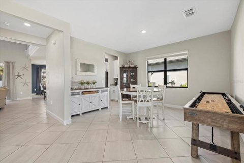 House in LORRAINE LAKES in Bradenton, Florida 5 bedrooms, 310.67 sq.m. № 1519342 - photo 7