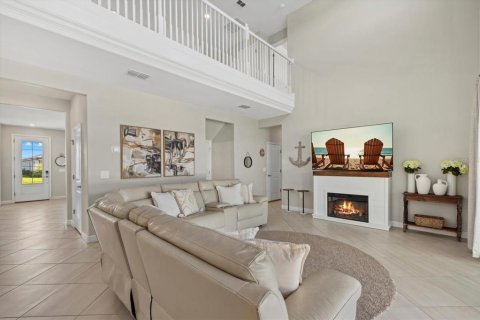 House in LORRAINE LAKES in Bradenton, Florida 5 bedrooms, 310.67 sq.m. № 1519342 - photo 11